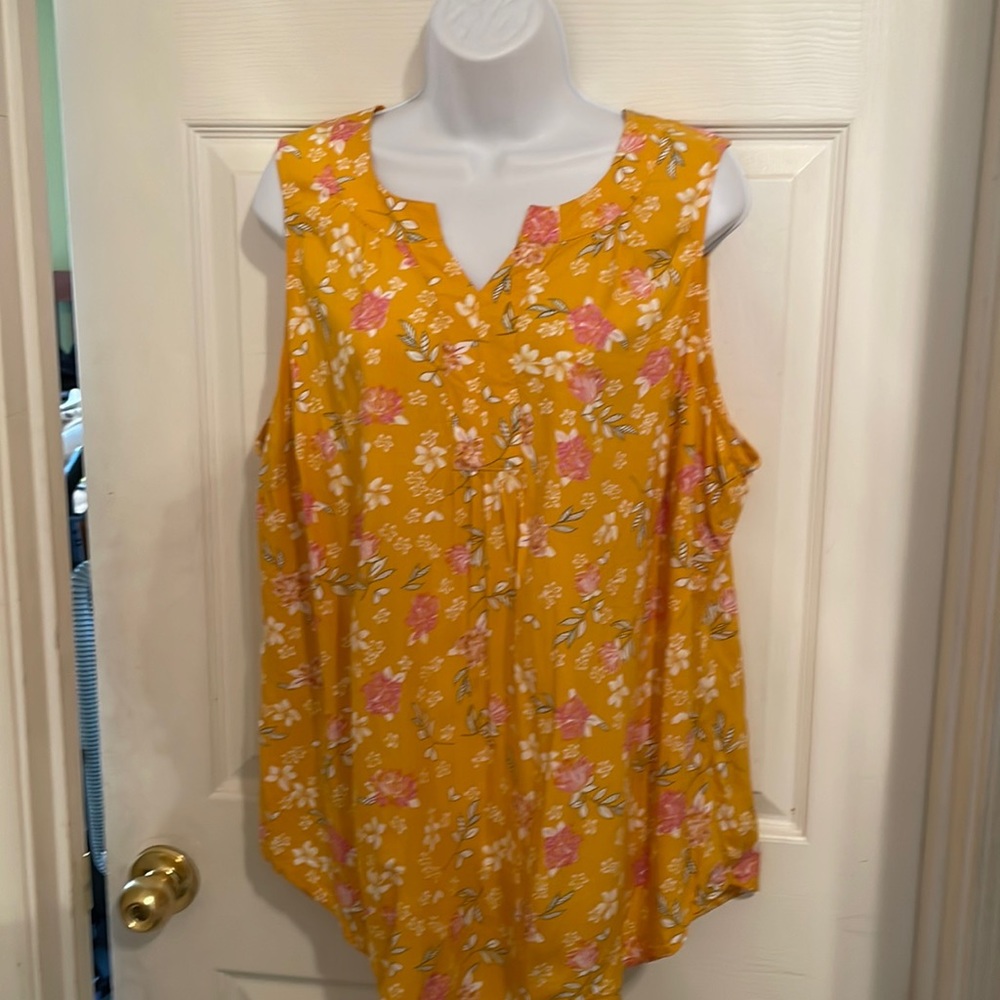 Gold sleeveless shirt